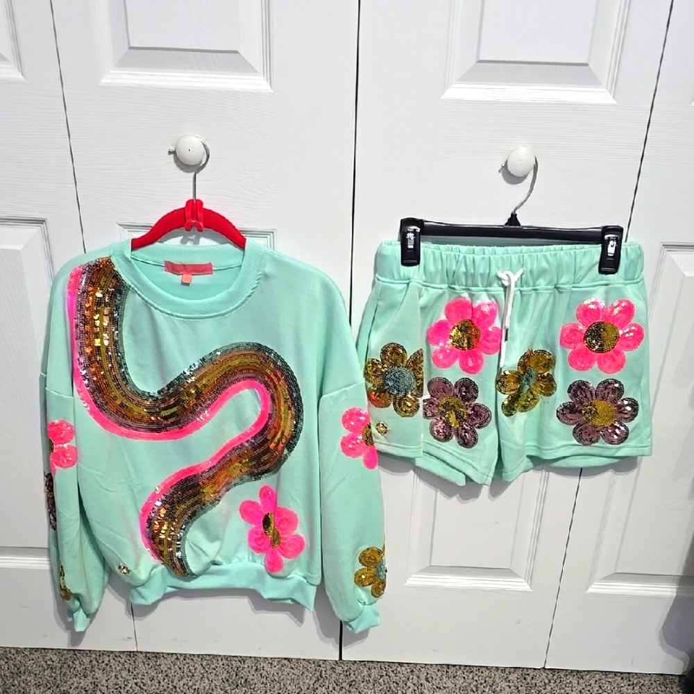 Simply Southern Green and Pink Floral Tee